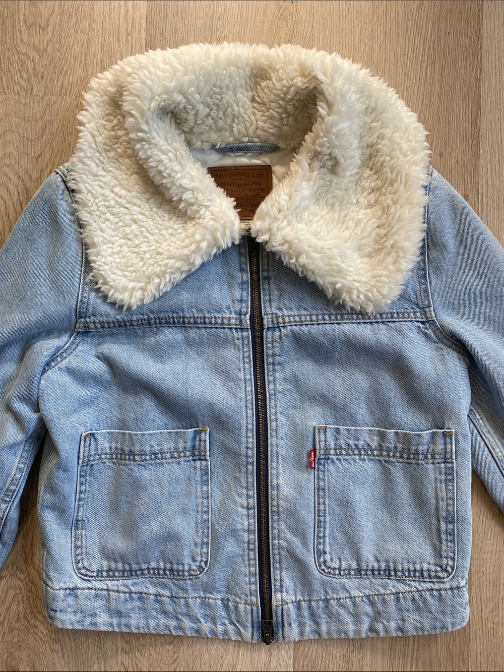 Levi’s Premium Sherpa Collar Cropped Denim Jacket Light Wash Size S - Picture 2 of 13